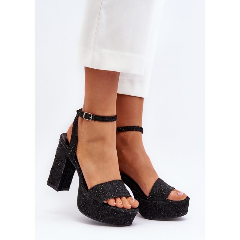 Fashionabla damsandaler gjorda av textilmaterial svart 1