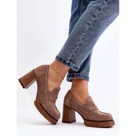 Zazoo Mörkbeige loafers i mocka på hög klack 2