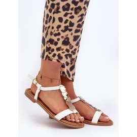 Platta sandaler för kvinnor med gulddekoration vit 1