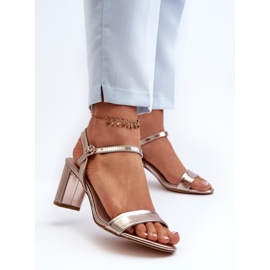 Guld/champagne sandaler gyllene 2