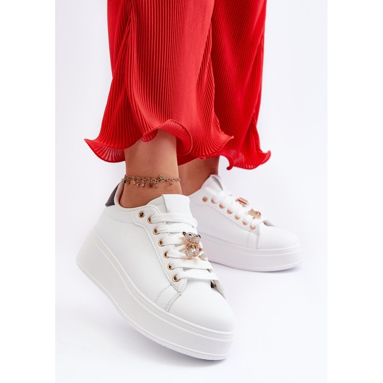 Sportskor med en vit stift 1