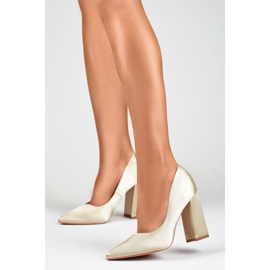 Dampumpar på höga klackar 9820BE, beige och guld 1