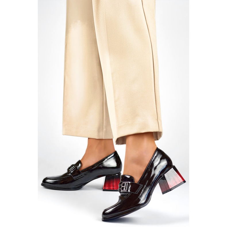 Lackade pumps med dekoration GD-FL478-B Svart 1