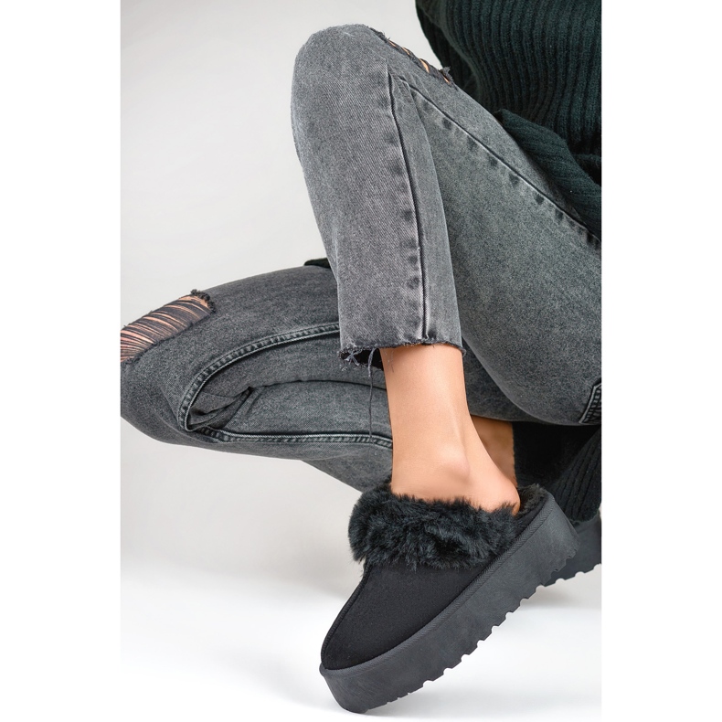 Tofflor modell 81366-1B svart 1