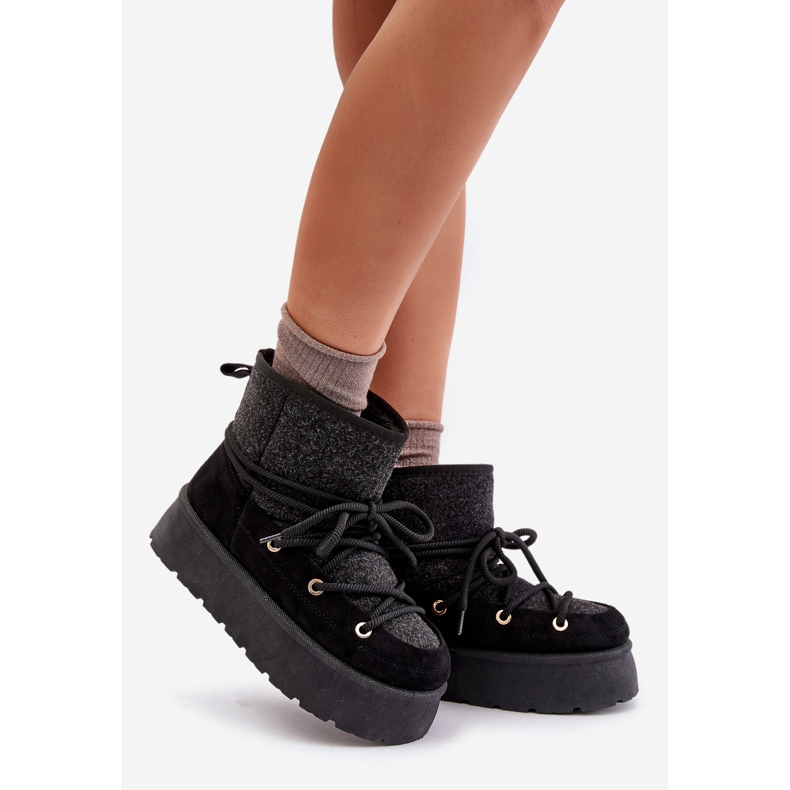 Svarta Mavora Snöskor Med Snörning På En Plattform 1