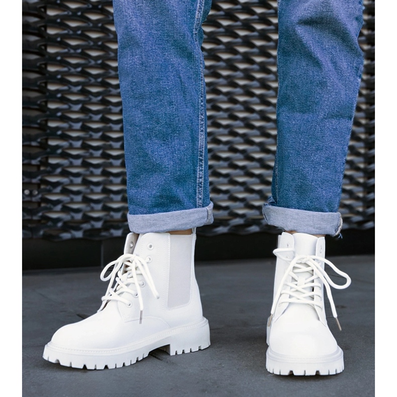 Ljusbeige isolerade ankelboots från Brayna 1