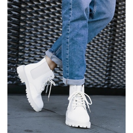 Ljusbeige isolerade ankelboots från Brayna 2