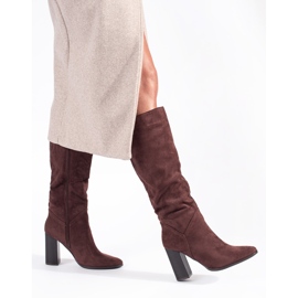 Knähögklackade damkängor i brun mocka 2