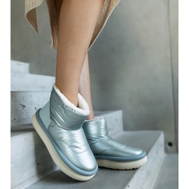 Ljusgröna varma snöstövlar på Cores-plattformen 2