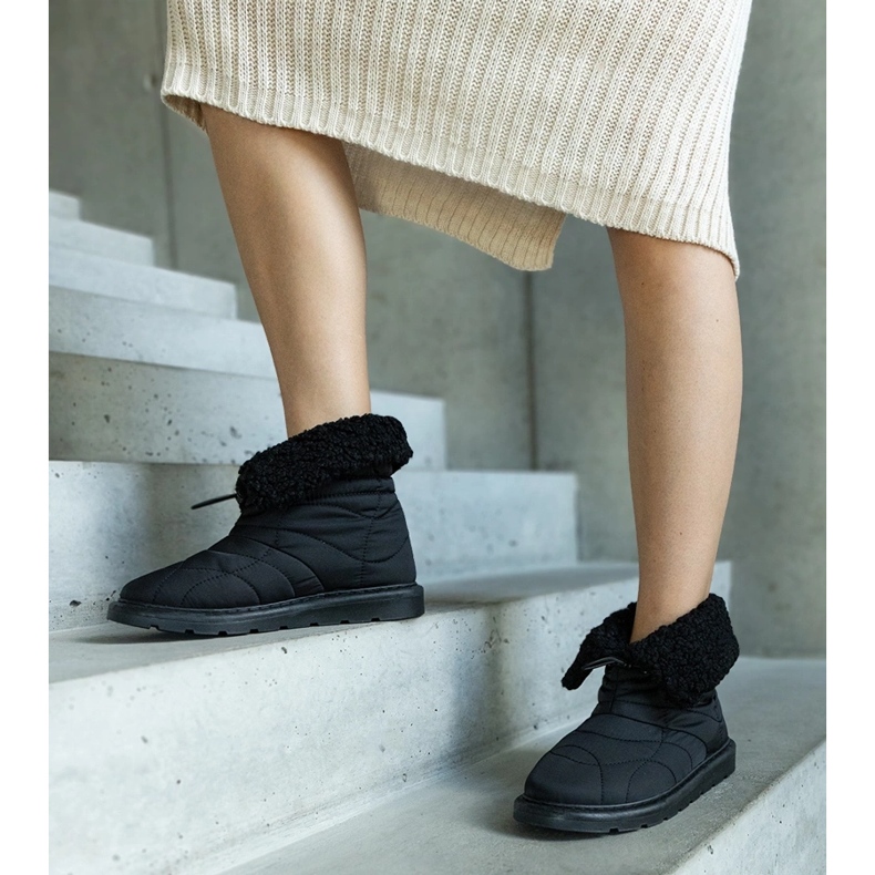 Svarta isolerade snöstövlar med Caellita-manschett 1