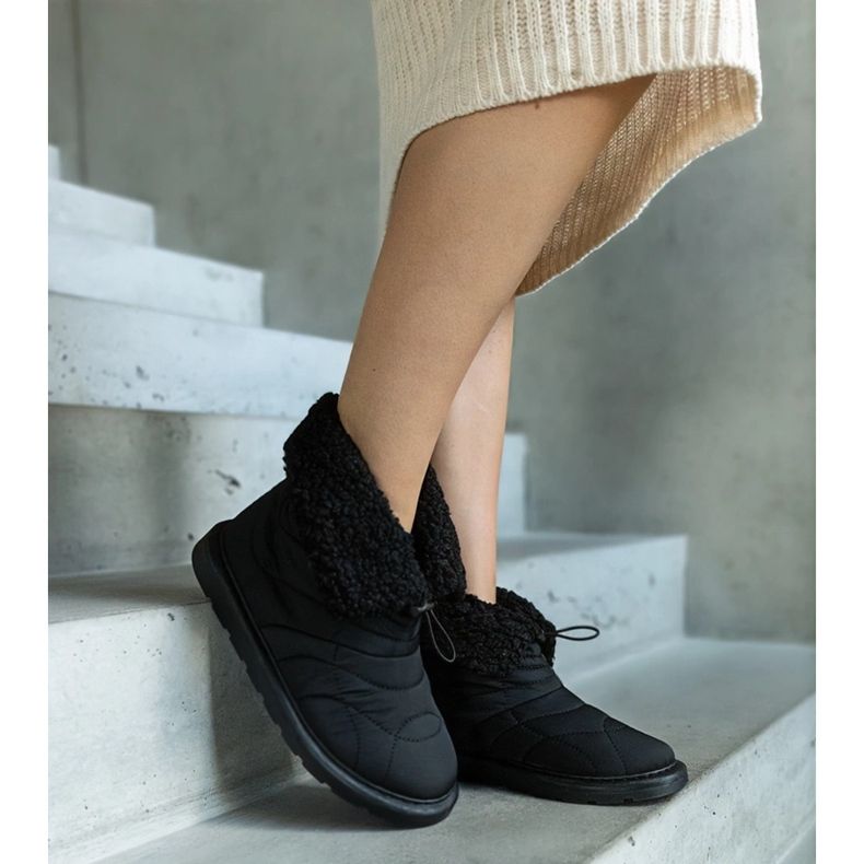 Svarta isolerade snöstövlar med Caellita-manschett 2