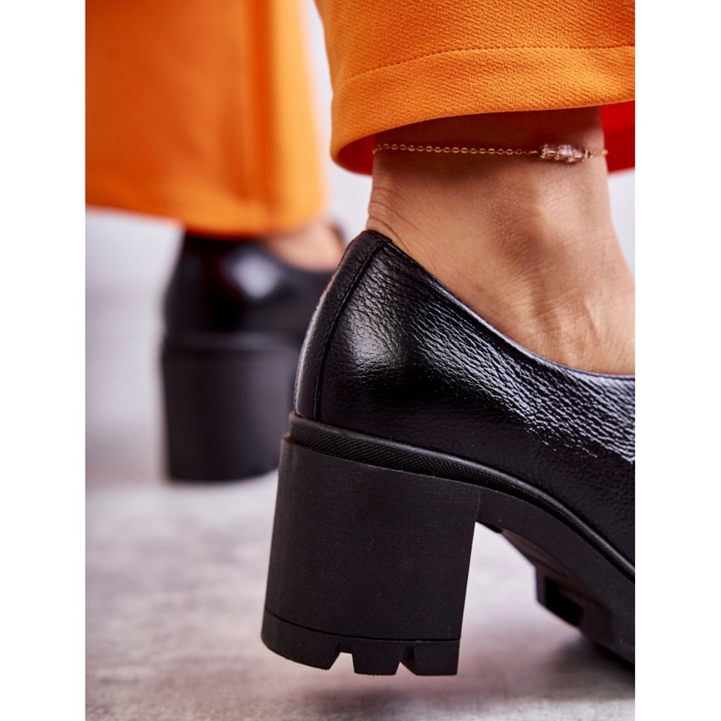 Lemar Svart Läder Högklackat Skor Med Gulddekoration 2