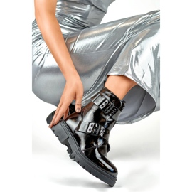 Lackstövlar för damer med spännen, svarta 250007B-LA 1