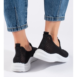 Genombrutna slip-on svarta sportskor 4