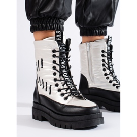 Isolerade väskor för kvinnor på Vinceza-plattformen i svart och vitt 1