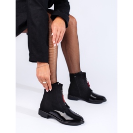 Klassiska svarta ankelboots med platt klack 1