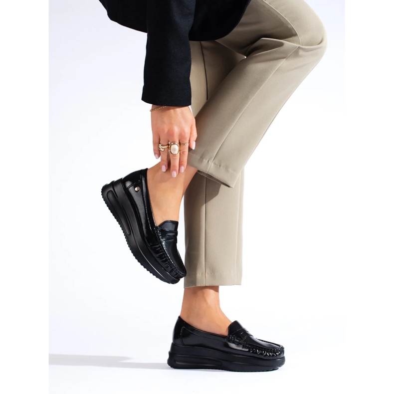 Patentsvarta loafers på en tjock Shelovet-plattform 2