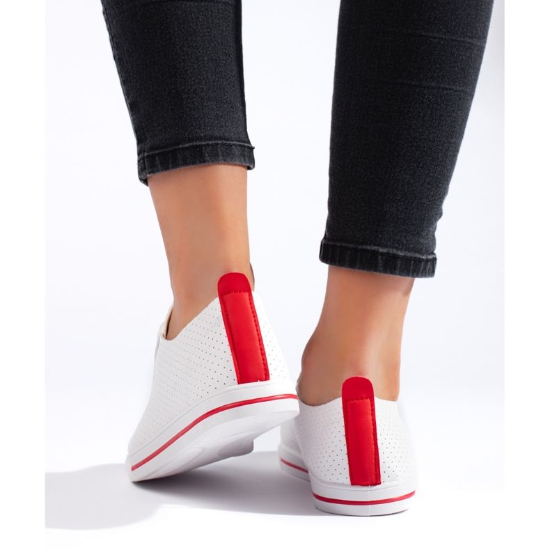 Vita damsneakers med röda snören 1