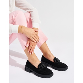 Svarta dammockasiner med en dekorativ kedja 1