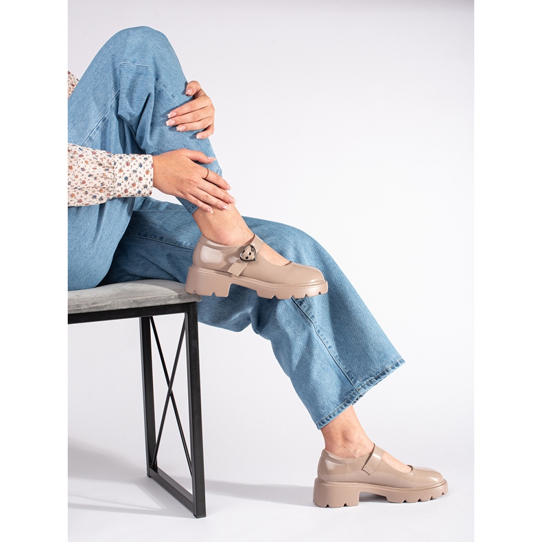 Patentbeige loafers med tjock sula 2