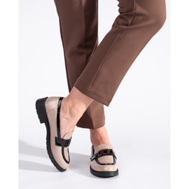 Beige lack för dammockasiner med spänne 1