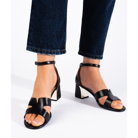 Svarta lågklackade sandaler 1