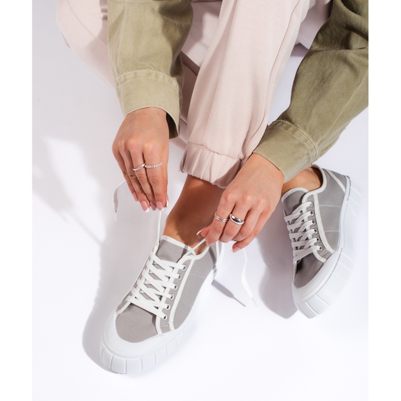 Bekväma gråa damsneakers 1