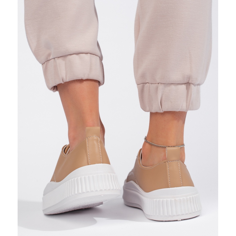Bruna damsneakers gjorda av ekologiskt läder beige 1