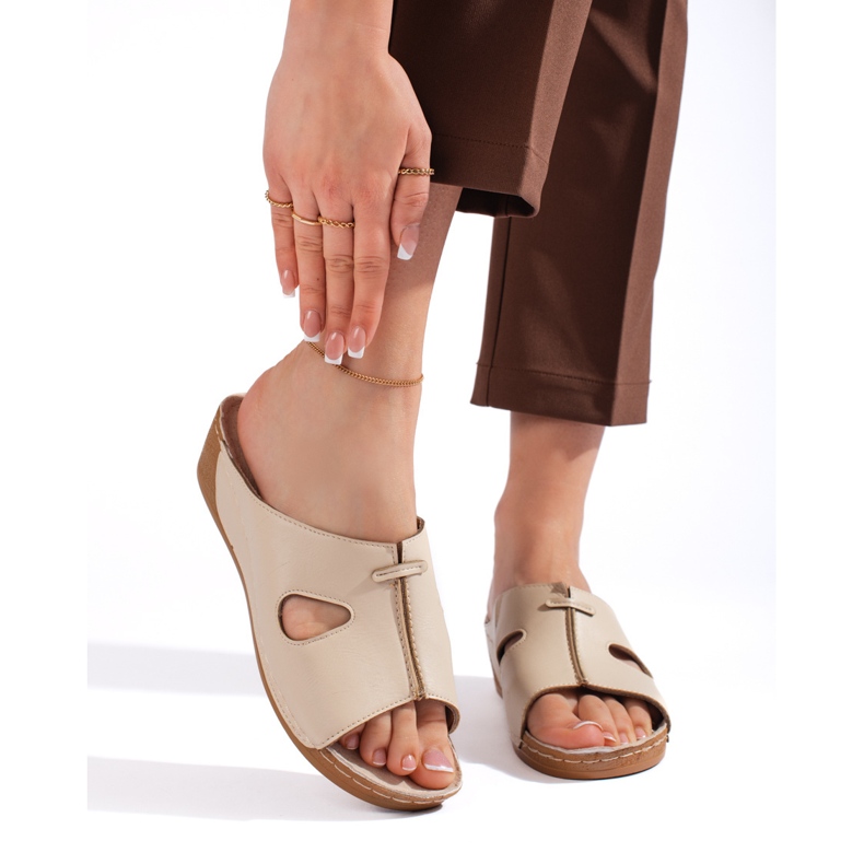 Bekväma beige sandaler för kvinnor 1