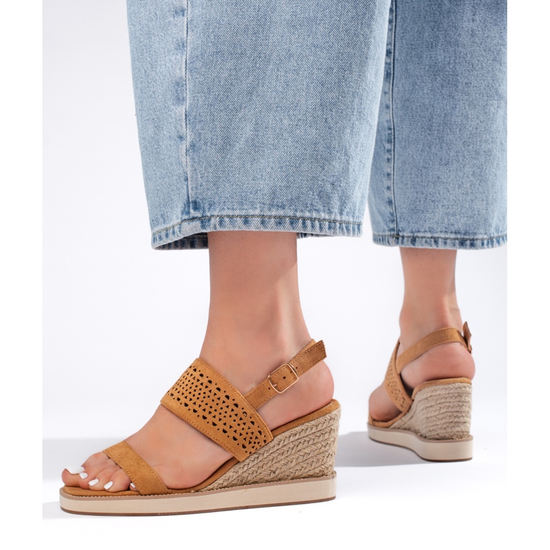 Bruna damsandaler med kil 1