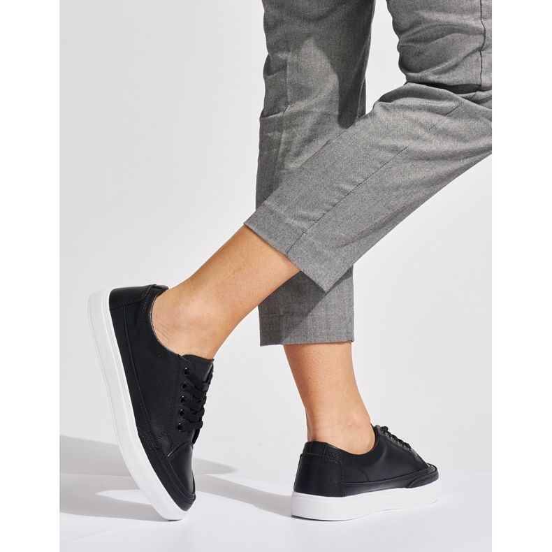 Damsneakers i svart läder från Sergio Leone 2