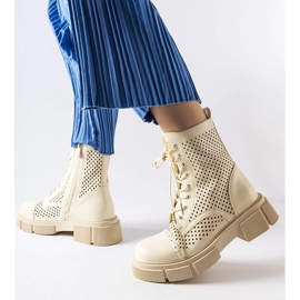 Corpus beige genombrutna stövlar 1