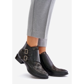 Lågklackade ankelstövlar i läder med spännen Maciejka 06696-01 Svart 1