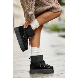 Svarta Mavora Snöskor Med Snörning På En Plattform 2