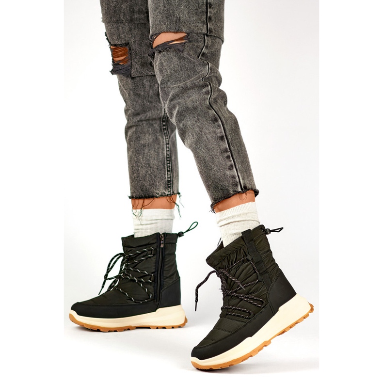 Svarta snöstövlar för sport, snörning för kvinnor, isolerade vinterskor med platt sula 1