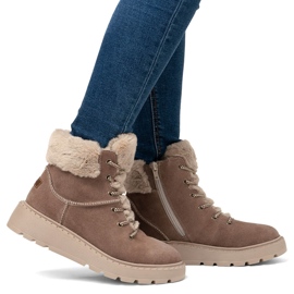 Kvinnors läderstövlar med päls på den bruna plattformen Rieker 70402-24 beige 11