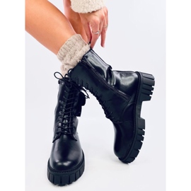 Arbetare med en Maruna Black-väska svart 1