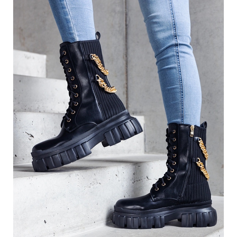 Svarta stövlar dekorerade med Crocemosso-kedjor 1