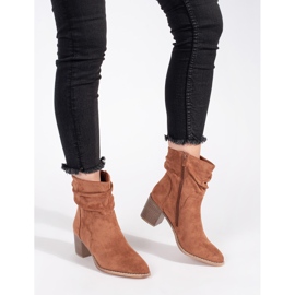 Ankelboots i brun mocka med volang ovandel 2