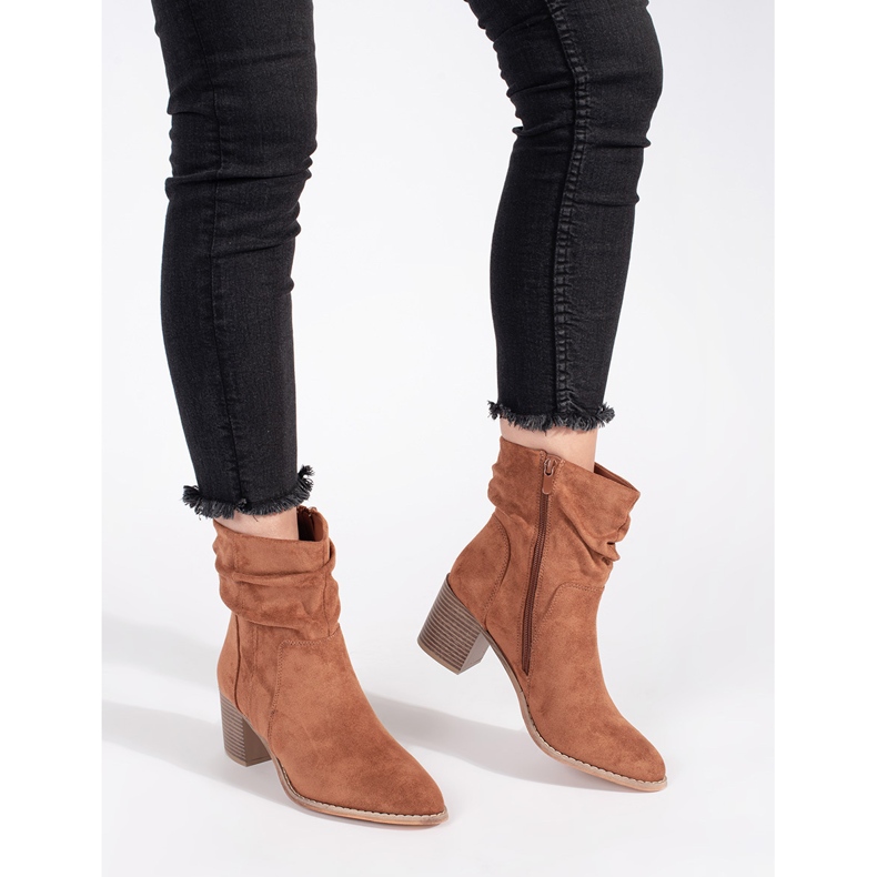 Ankelboots i brun mocka med volang ovandel 2