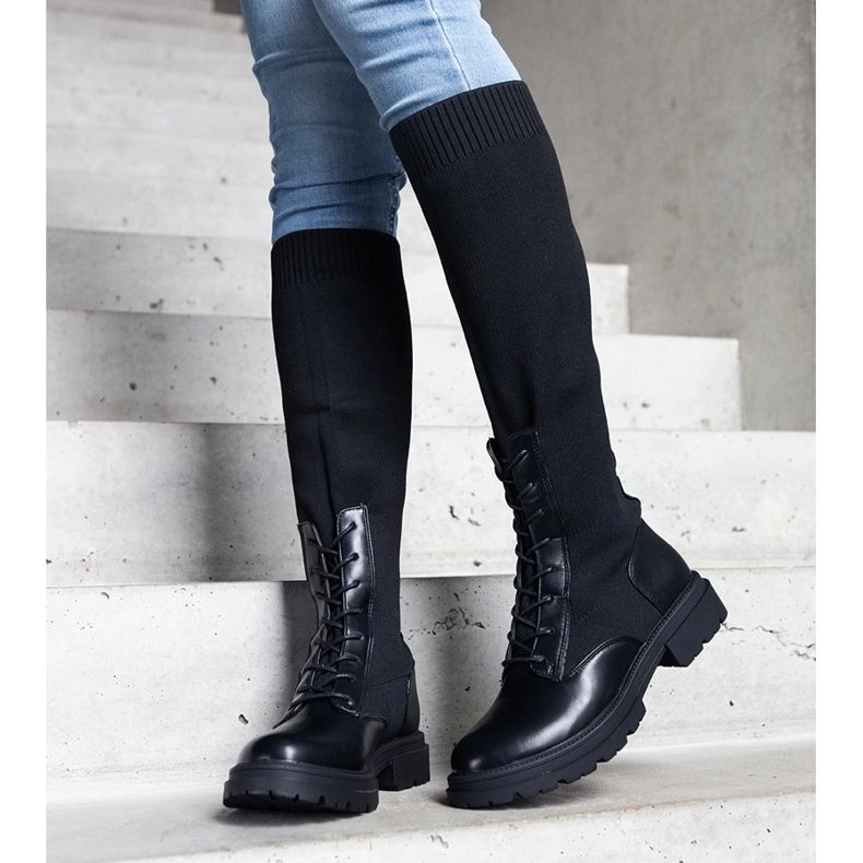 Svarta slip-on boots med en ovandel i flexibelt material från Luana 1