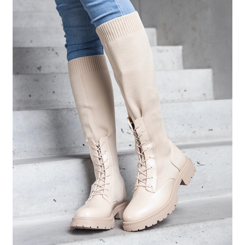 Beiga slip-on boots med en ovandel i flexibelt material från Luana beige 1