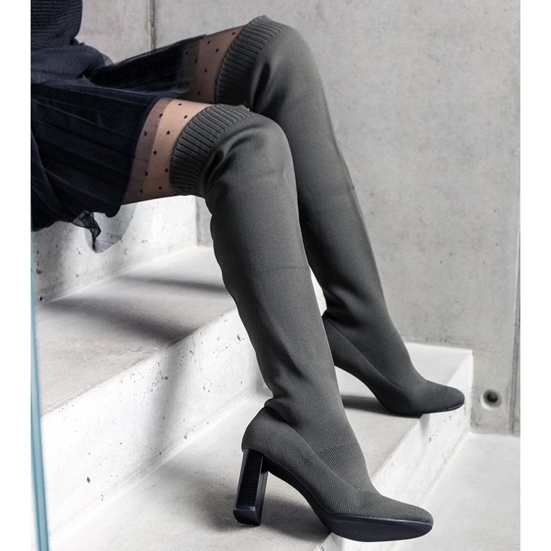 Gröna slip-on högklackade stövlar med en flexibel Flamme-överdel 1