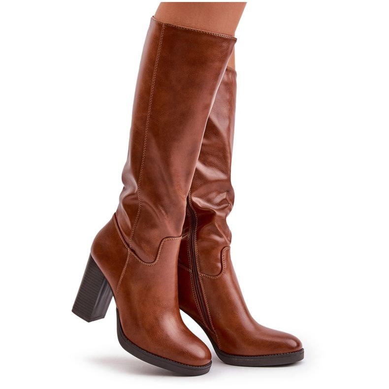 Kvinnestövlar på Eco-Leather Post framför Knee Camel brun 11