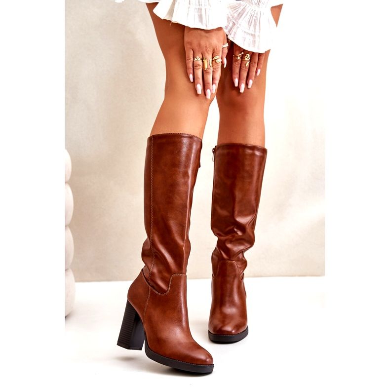 Kvinnestövlar på Eco-Leather Post framför Knee Camel brun 6