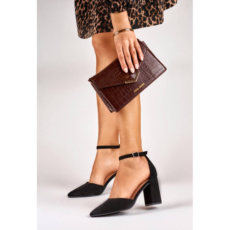 Svarta högklackade pumps med ankelfäste QA203B 2