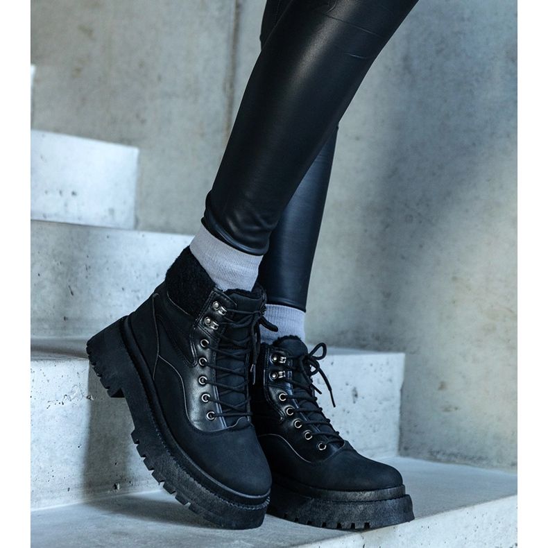 Svarta sneakers med tjock sula och bästa päls 1