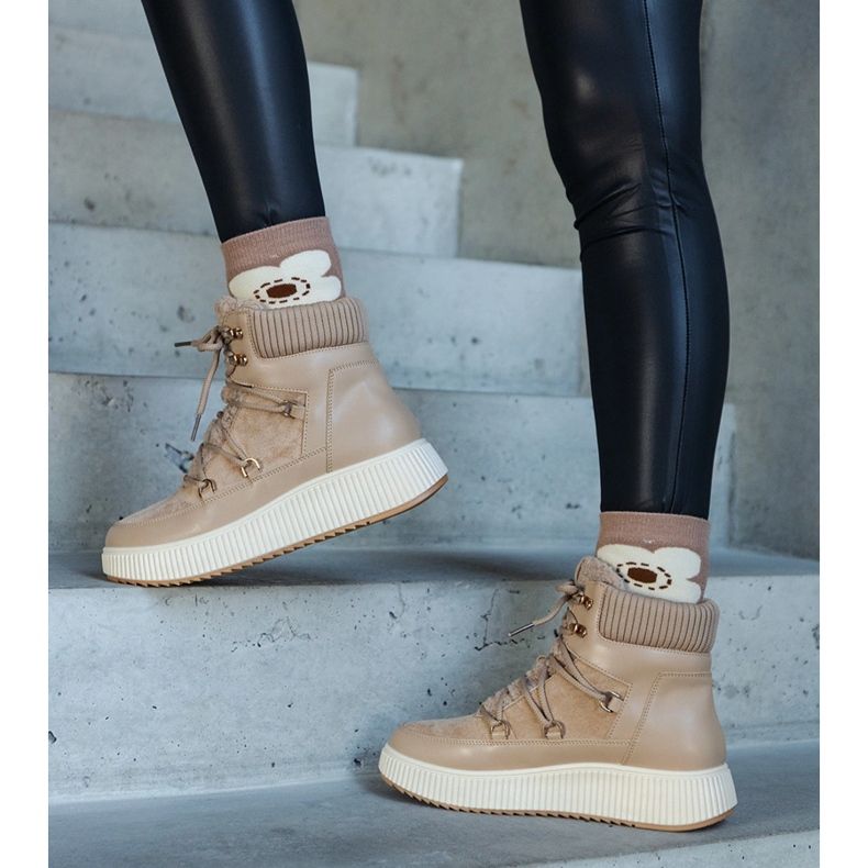 Rosemarie beige stövletter med tjock sula 1