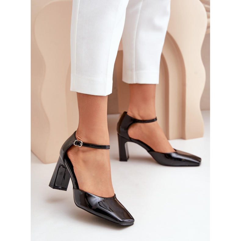 Pumps på hög klack av lack, svart Emindria 2