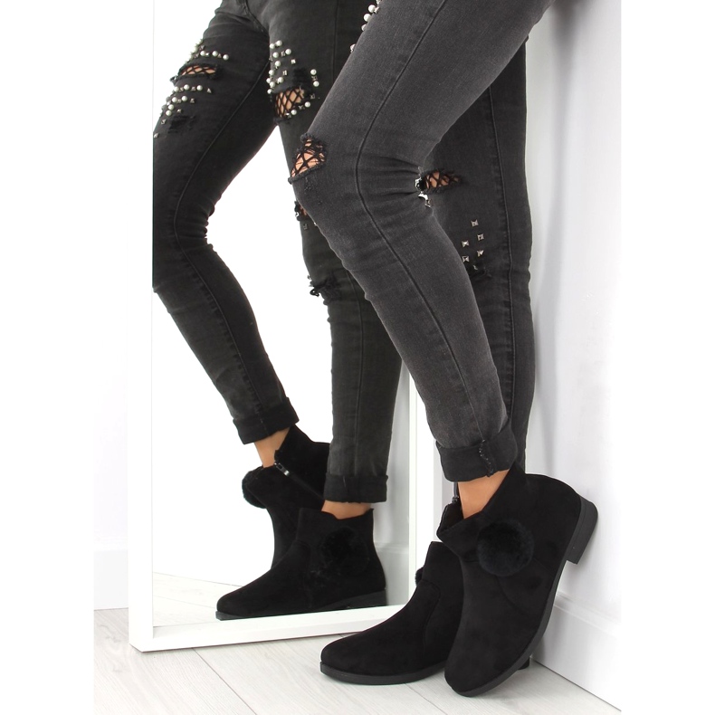 Svarta damstövlar med pompom X-15 svart 2